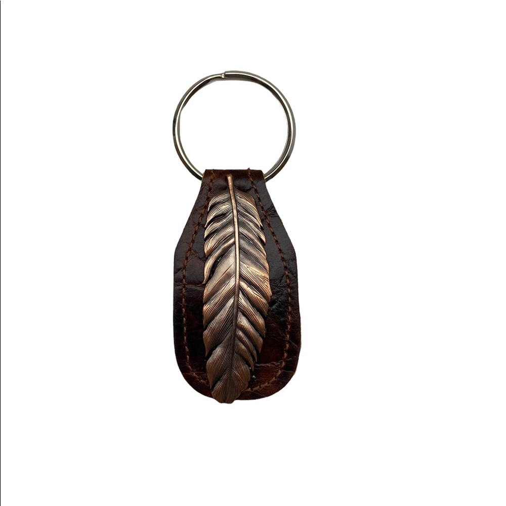 Raviani NWT Leaf Concho Leather Keychain - Picture 1 of 1